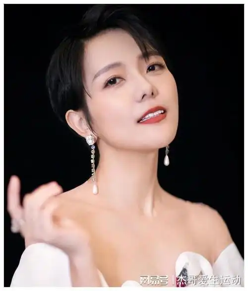 杨乐乐哽咽谈与汪涵婚姻,很累很复杂,婚姻也是一场跟自己的和解