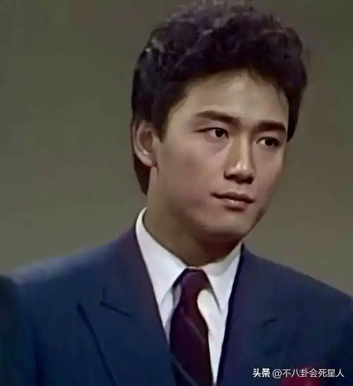 12位60 男星群像:周润发佝偻如80,吕良伟一身腱子肉似小伙