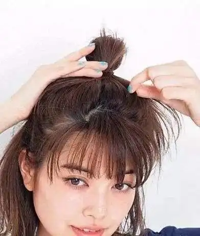 齐肩发怎么扎半丸子头简单4步教会你洋气丸子头