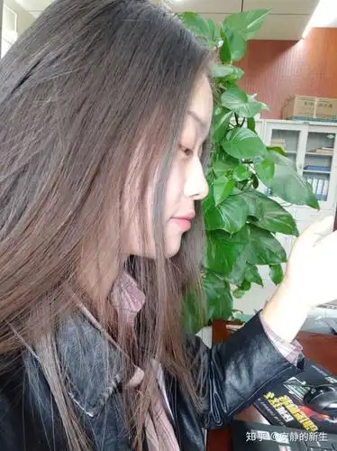 有一个超级扁平的侧脸是一种什么样的体验?