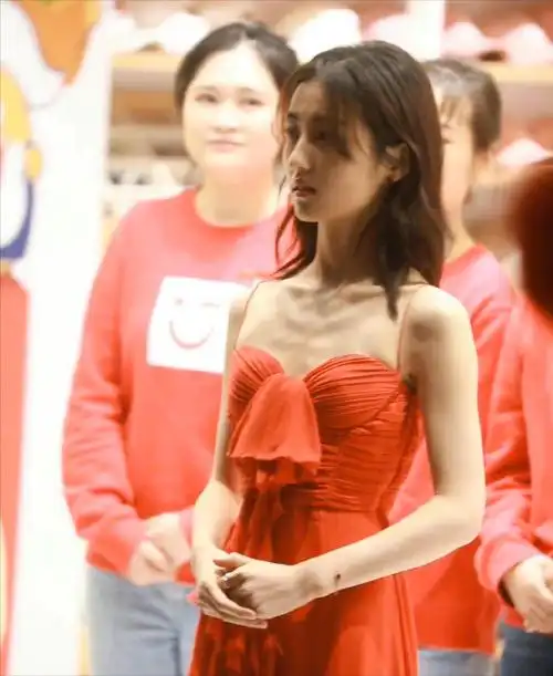 文章图片不知何时开始 , 娱乐圈开始流行"以瘦为美" , "身材焦虑"