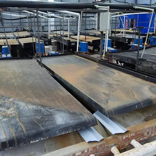 摇床选矿,是利用机械摇动和水流冲洗联合作用使矿粒按比重分离的过程.