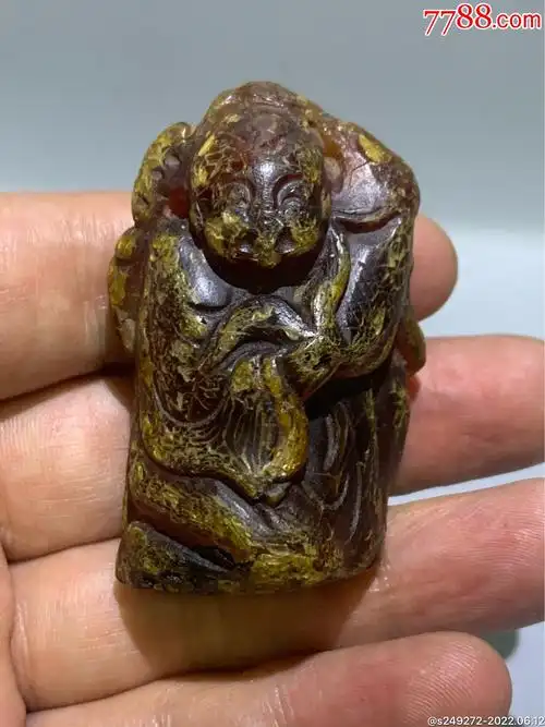 明代琥珀童子挂件
