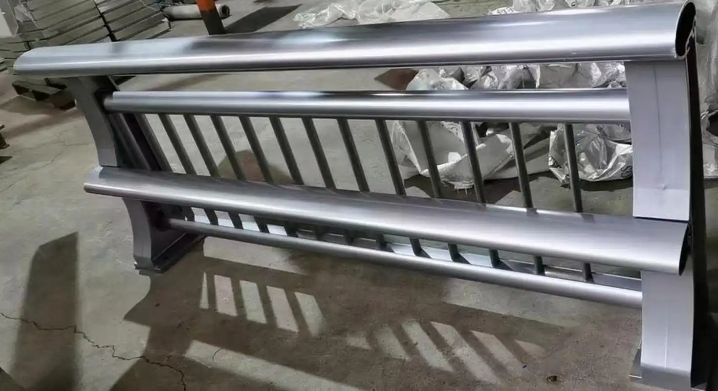 山东鑫泓通桥梁防撞护栏图片