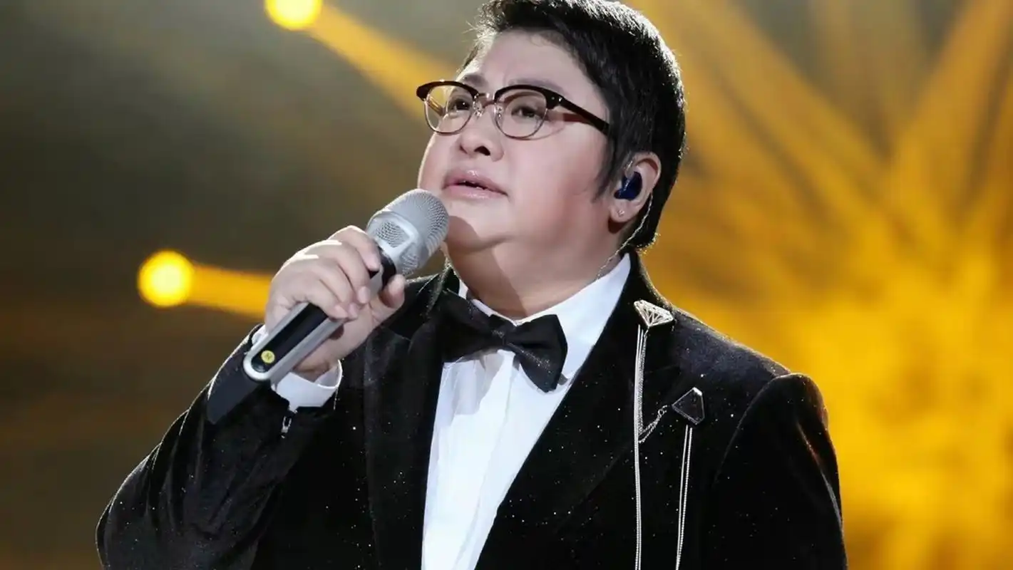 韩红哽咽评价刀郎新歌,隔空打脸讽刺那英,一语道破内娱各种乱象  韩红