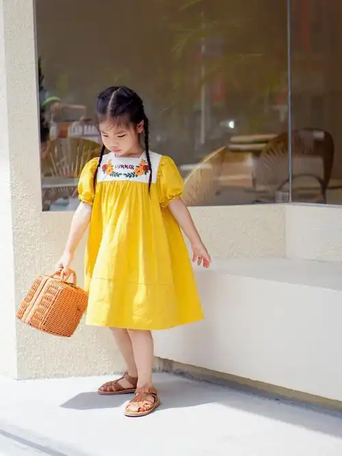 ootd4岁女童穿搭夏天的一抹黄