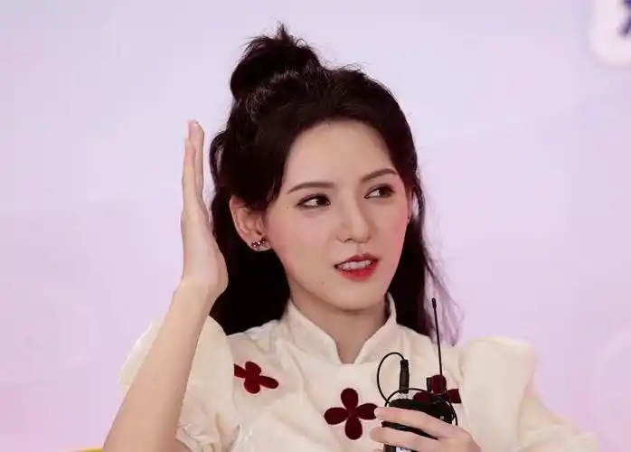 张予曦接受采访谈择偶标准,除了对自己好,每一条都为下一代考虑_女孩