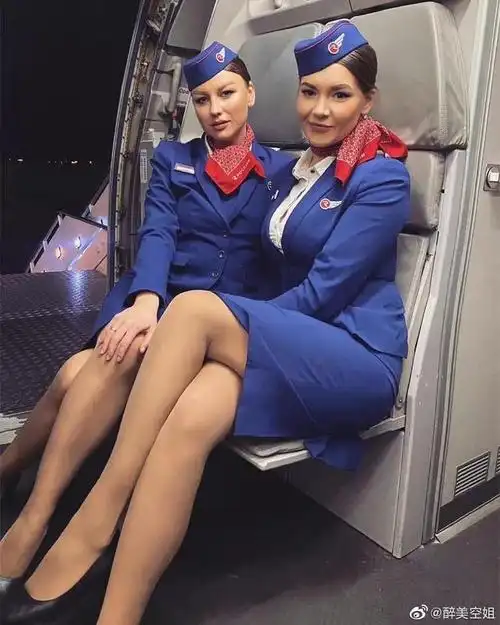 空乘系列外国空乘小姐姐体格相当壮硕