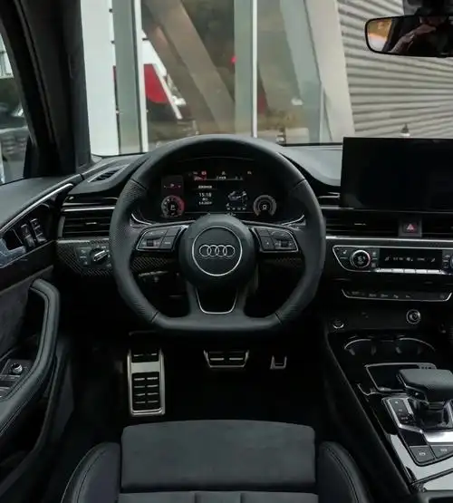 2025奥迪a4l,选豪华动感型!