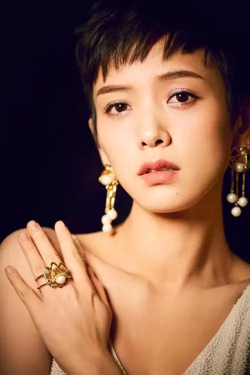 李晓峰出席ellemen盛典 向电影幕后英雄致敬