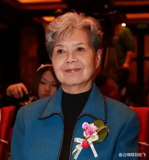 央视第一女主持人逝世,事业爱情圆满,唯独儿子成为她一生的遗憾