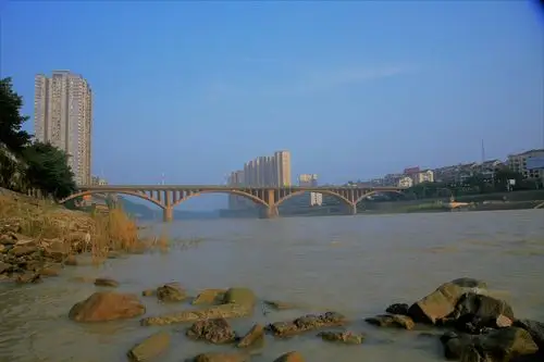 沱江两岸高楼林立