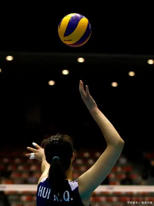 球迷必备!女生排球下手发球技巧