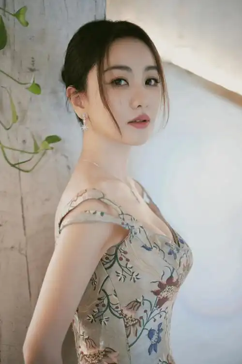 杨蓉个人造型集:温婉大气,国色天香