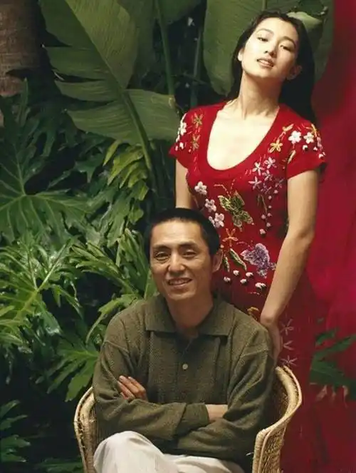 张艺谋巩俐年轻时合照曝光,郎才女貌,两人配不配一目了然_合作_影片