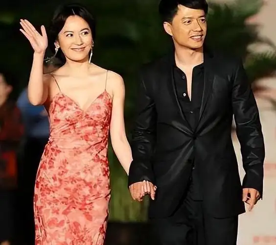 段奕宏追了9年才娶妻,因为老婆怕疼选择丁克,余生只想宠着她