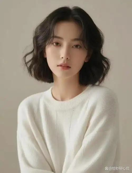 女人过了40岁,头发建议剪短,今年流行这3款酒窝发,显年轻气质