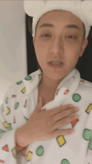 被网友们编成了网络妙语同款salute表情包也是火得一塌糊涂此梗火了后