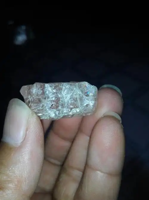 原石几小块透明透明的有谁知道是什么???_百度知道