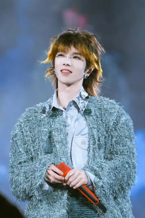 2024华晨宇火星演唱会##华晨宇微博文案照进现实