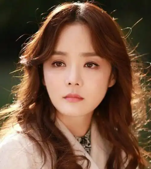 蔡琳晒母子近照,身形佝偻似大妈,儿子眉眼像高梓淇,3岁才知爸