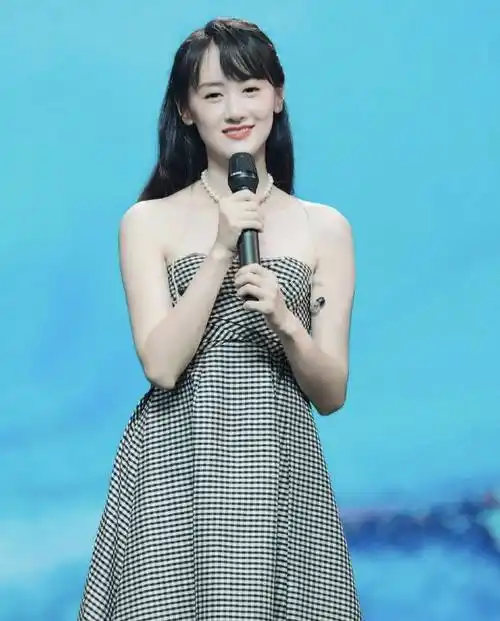 袁冰妍掀齐刘海后,气质也很撩人 - 方物云建筑产业网