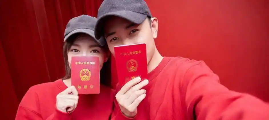 原创从演员到母亲的转变唐嫣自称是猫妈不知道罗晋是猫爸还是虎爸呢