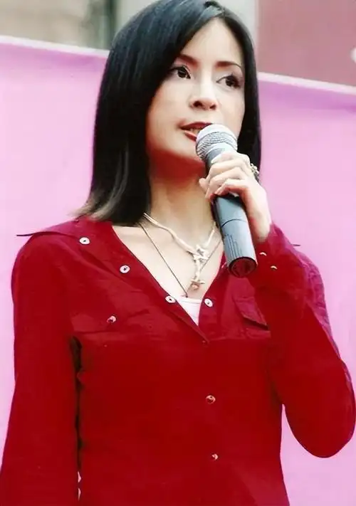 高胜美:16岁出道,被视为邓丽君接班人,如今53岁未婚无子?