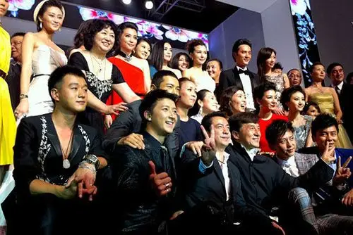 佟大为潮爆明星慈善夜