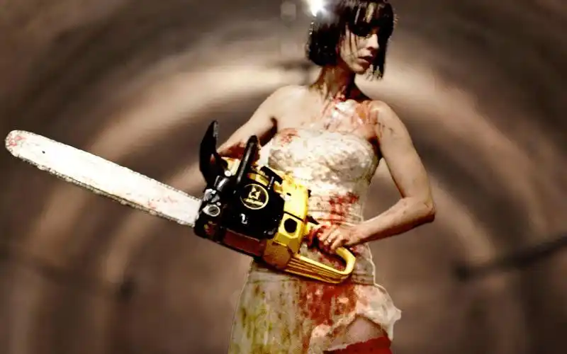 婚礼现场大闹丧尸,性感新娘用电锯劈开一条血路,6分钟看《死亡录像3》