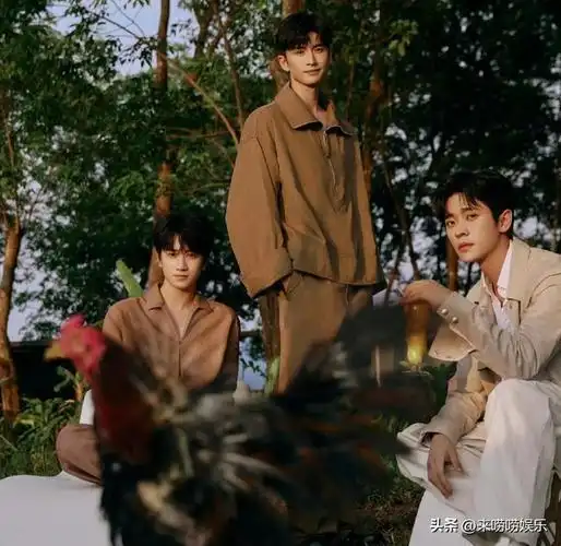 娜扎发文晒与陈哲远杨迪合照公主王子既视感拉满杨迪偷感好重