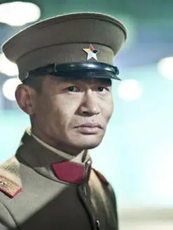 杨宇霆(余皑磊饰演)