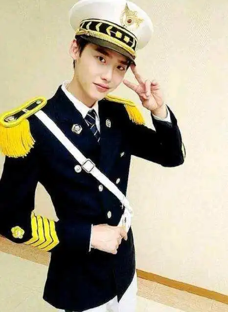 李钟硕将于12月回归,加盟《魔女2》,他凭什么值得粉丝等待?