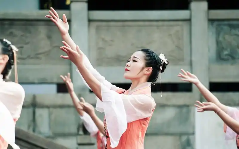 古典舞《似是故人归》等待良人归来那一刻,眼泪为谁唱歌?【单色舞蹈】