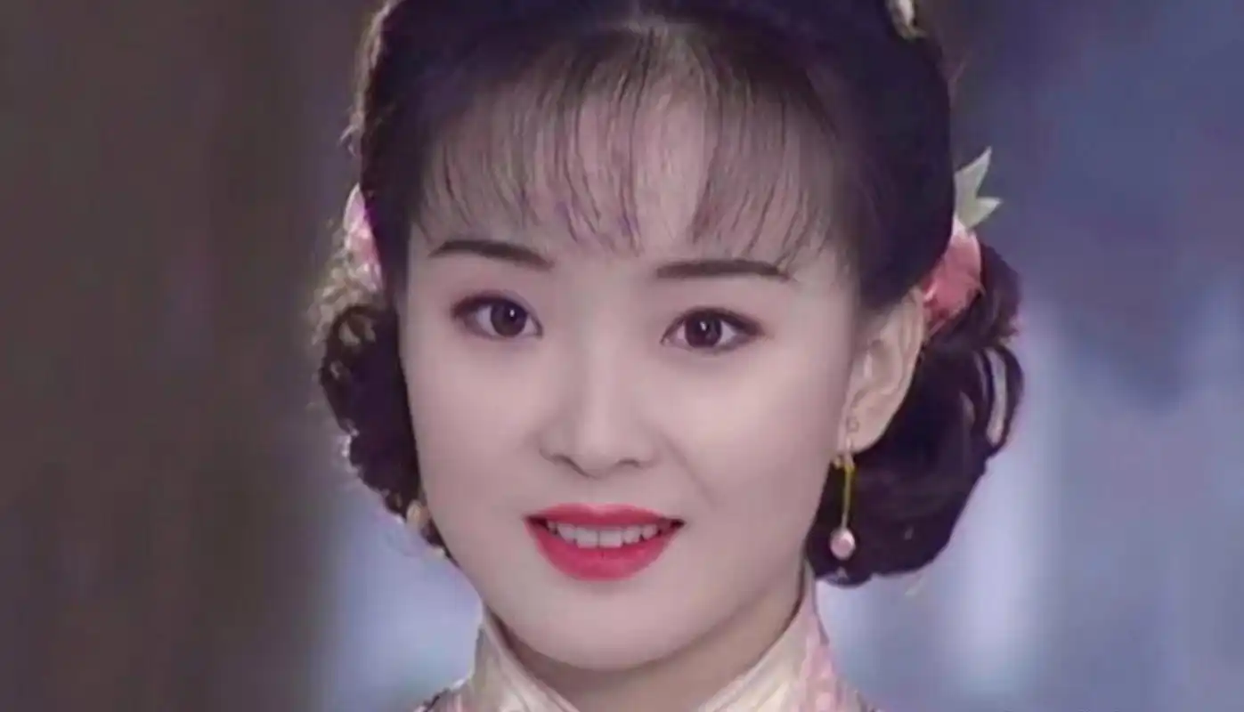 年轻时的王艳真是温婉可人