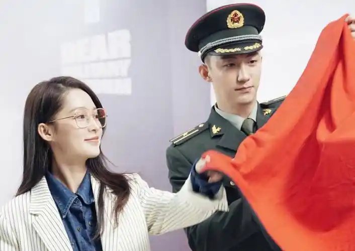 新版《太阳的后裔》来袭:黄景瑜饰男主角,网友:女主选角太满意_李沁