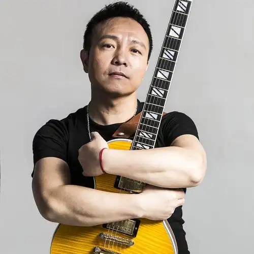 成诗,和他相比,汪峰可不是差一两点而已|那一年|许巍|汪峰_新浪新闻