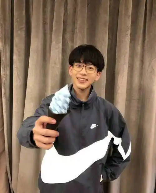 原创原创我在未来等你费启鸣出演男主少年时代戏份比男主还多