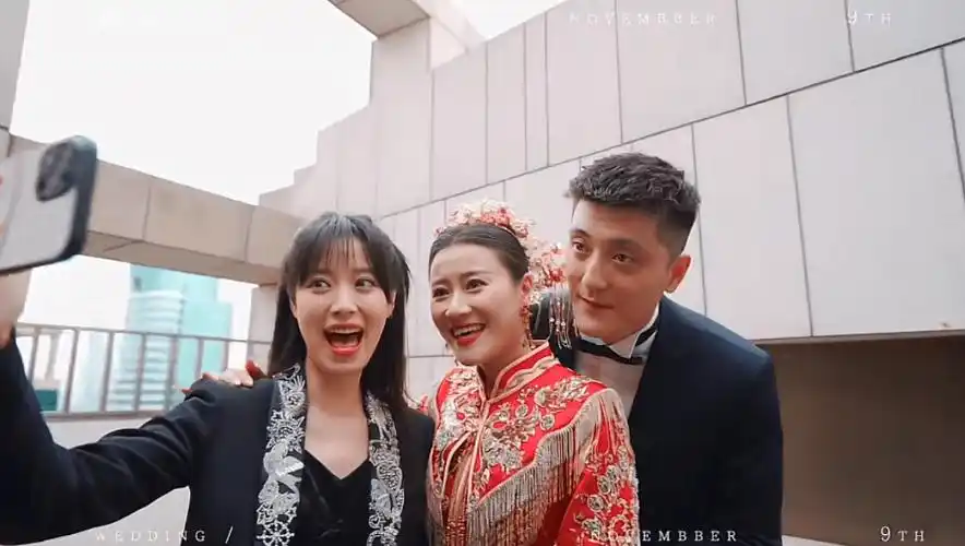 新娘子王冰皓与姐妹团——11月9日,上海电视台主持人王冰皓结婚啦!