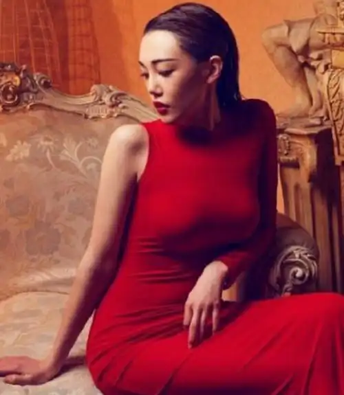 57岁王姬与女儿近照 网友:女儿后生可畏 青春气息十足