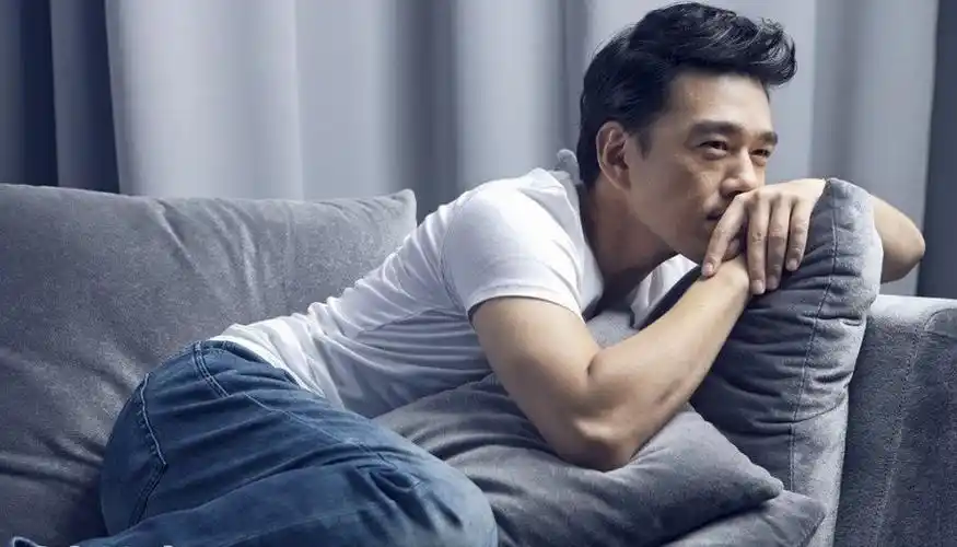 王耀庆抓肌肉男的胸?_男人_照片