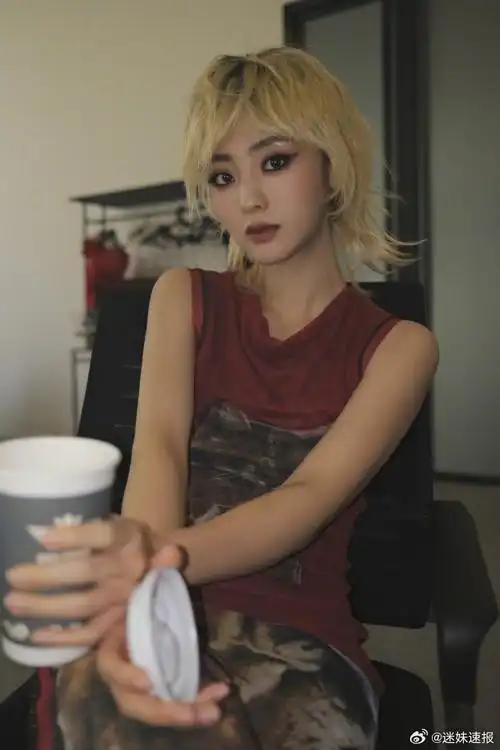 邢菲金色短发大片##邢菲金色短发妆造