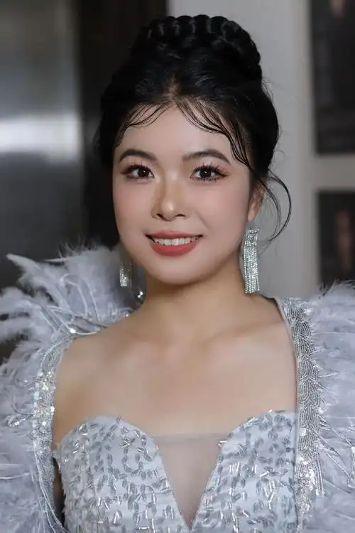 首次毕业作品.今日装造:轻泰妆 今日模特:苗苗 今日摄影:@ - 抖音