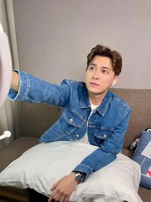 李易峰3月晒太阳live图##李易峰分享晒太阳live照