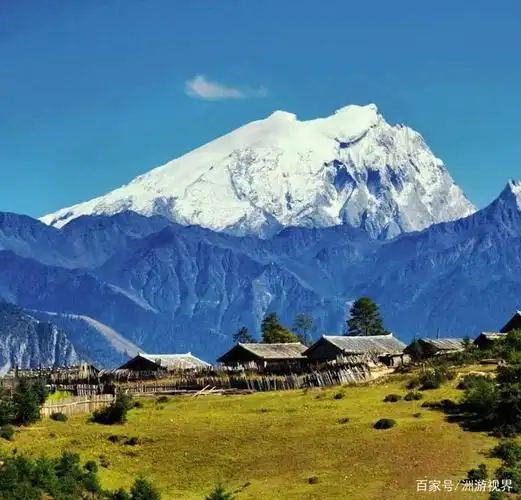 高山雪域风景的玉龙雪山,主峰常年冰雪覆盖,四五月游玩时间最佳