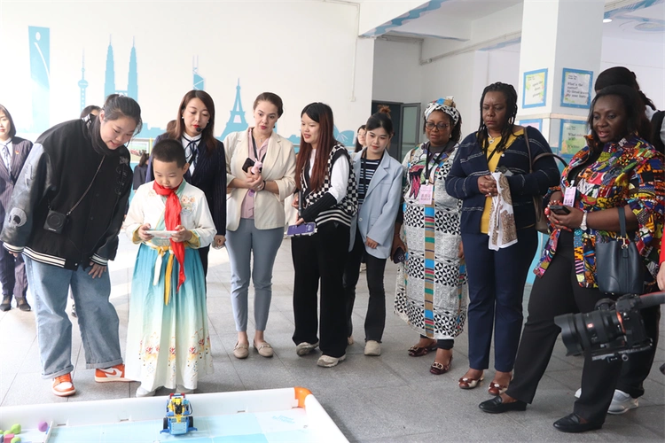 驻华大使夫人解锁幸福未央感受民生加速度