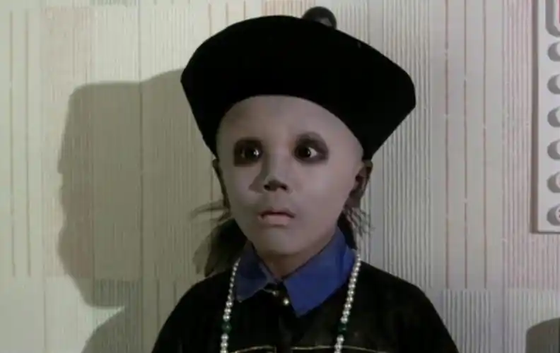 为什么僵尸都穿清朝官服(僵尸选清朝官服的原因)_团队问吧网