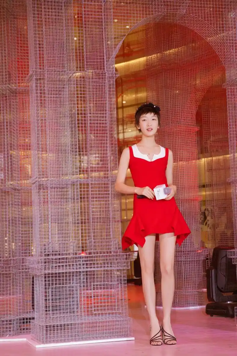 冬叔今天做了雨滴们的"一日红颜",小室给大家来一