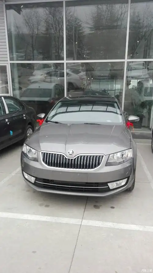 哪位兄弟有银色和灰色的实车照片