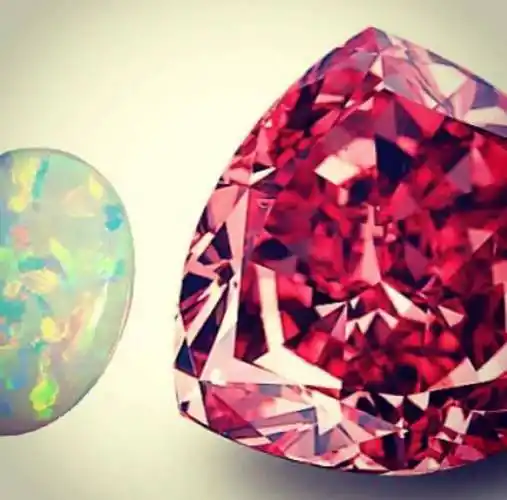 原创最神奇的彩色钻石穆萨耶夫红钻石